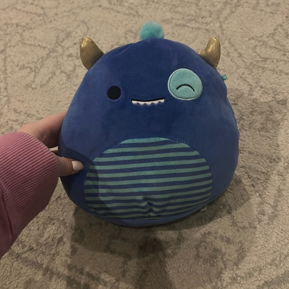 7.5 inch blue monster “Rinz” squishmallow